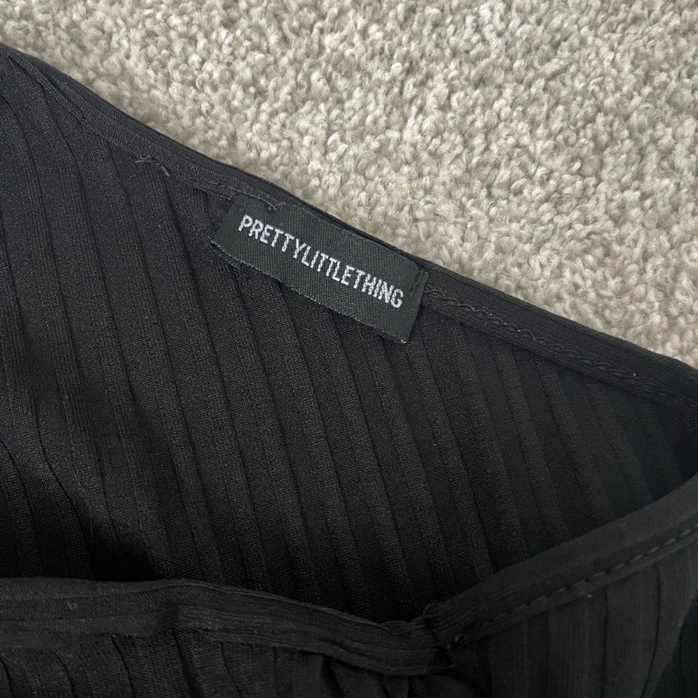 PrettyLittleThing Black Ribbed One-Shoulder Top - Picture 2 of 2